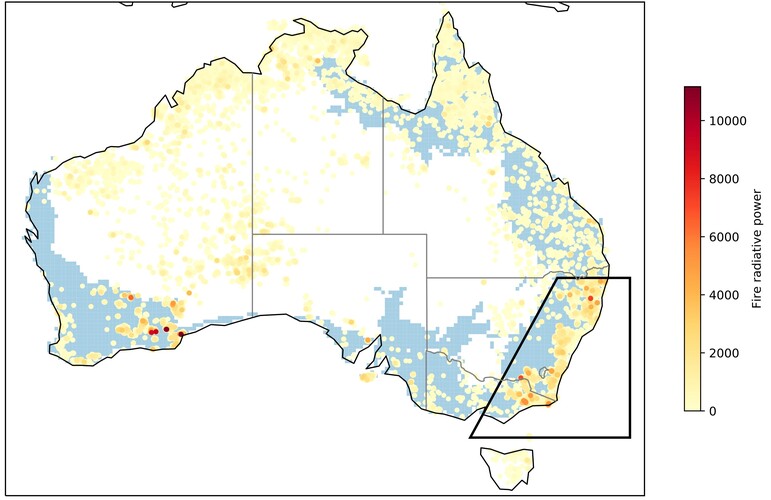 Kaart van Australië met de plek waar de bosbranden waren juli 2019 en januari 2020. In het rood de hevigste branden. In het blauw de beboste gebieden in Australië.
