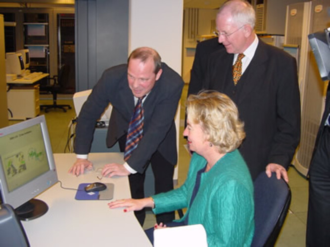 De ingebruikname van het nieuw weermodel door Staatssecretaris De Vries van Verkeer en Waterstaat