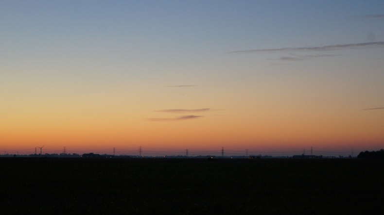 Begin september was het nog tropisch warm maar aan het einde van de maand was er bij zonsopkomst al vorst aan de grond (foto: Jannes Wiersema)