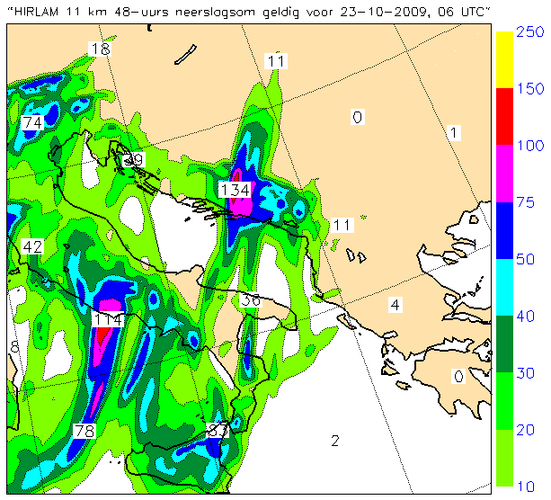 Het KNMI-Hirlam weermodel berekent ook voor Italië en Kroatie enorme hoeveelheden regen (bron: KNMI)