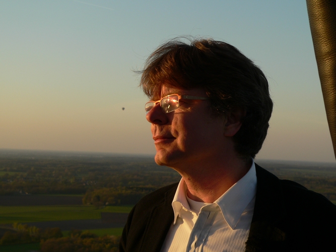 Labyrint stapte bij fraai lenteweer met Koos Verbeek, hoofd Proces en Product Innovatie KNMI in een ballon