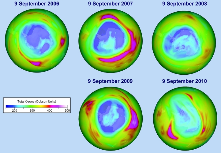 Totale hoeveelheid ozon boven Antarctica op 9 september 2006, 2007, 2008, 2009 en 2010, gebaseerd op meetgegevens van het SCIAMACHY instrument aan boord van de millieusatelliet ENVISAT (Bron: KNMI)
