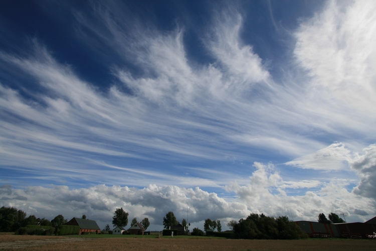 September bood zonnig en droog nazomerweer, maar in de tweede helft van de maand was er meer bewolking en kreeg ons land al te maken met de eerste herfststorm (foto: Jannes Wiersema)