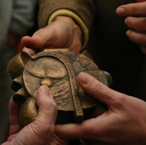 Een aantal KNMI-ers ontvangen de Vaisala Award vernoemd naar prof. Vilho Vaisala (1889-1969) bekend door zijn meteorologisch onderzoek