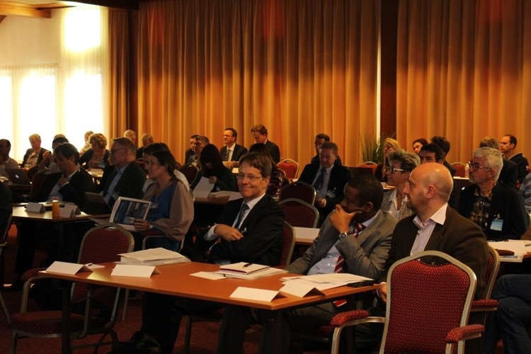 Verschillende organisaties die verbonden zijn met klimaatverandering ontmoeten elkaar op de Workshop. Foto: Bernadet Overbeek, KNMI