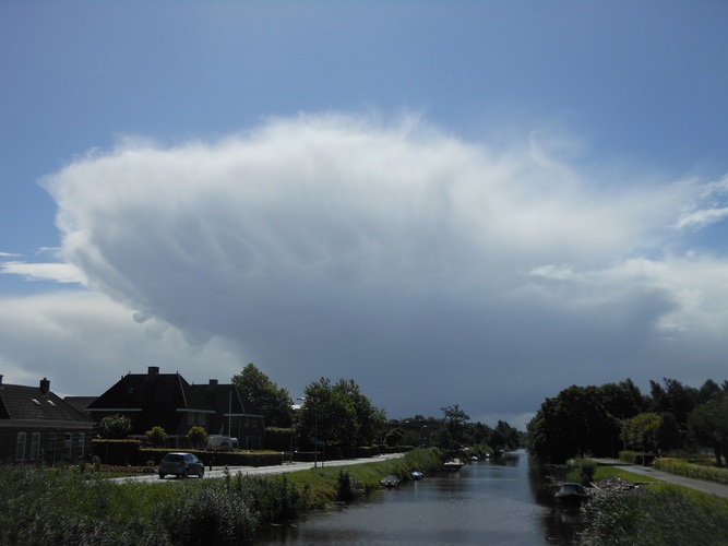 De zomer van 2016 was warm maar het aantal mooi-weerdagen bleef ver achter bij normaal. Alleen rond half juli en eind augustus was het een aantal dagen op rij zonnig en droog. Foto Gerard Kiewiet