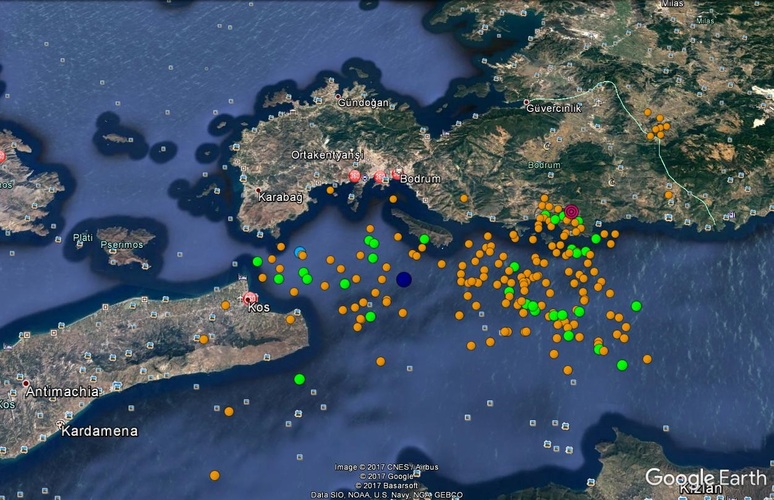 De kaart toont in blauw de hoofschok, in groen de bevingen met magnitude tussen 4 en 5 en bruin met magnitude tussen 3 en 4. Bron: Disaster and Emergency Management Presidency, Earthquake Department Ankara, Turkey