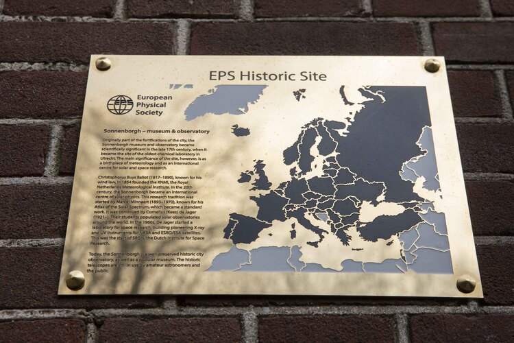 De plaquette op Sonnenborgh