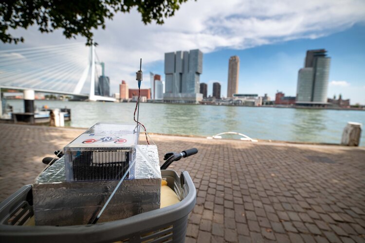 foto van meetapparatuur op een fiets in Rotterdam