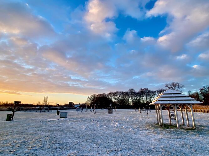 Sneeuw op het meetveld van het KNMI in De Bilt in januari 2024