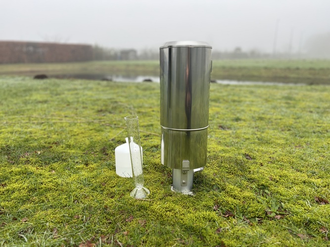 Een voorbeeld van een nieuwe handregenmeter