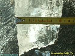 Het ijs is op sommige plaatsen al 10 cm (foto: Jacob Kuiper, KNMI/WPI)