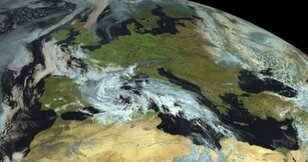 Zomer in april gezien van boven (bron: Eumetsat)