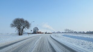 De sneeuw die vrijdag op veel plaatsen viel maakt het winterse beeld compleet (foto: Jannes Wiersema)
