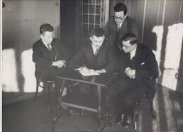 Expeditieleden tweede internationale Poolexpeditie 1932/1993 (foto: KNMI/Polygoon)