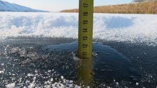 De zachte aanloop, de sterke wind en de sneeuw waren niet bevordelijk vor het ontstaan en de aangroei van het ijs (foto: Jannes Wiersema)