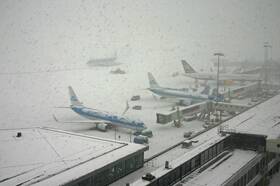 Op 3 februari maakte intensieve sneeuwval het winterbeeld compleet maar de sneeuw leidde ook tot overlast en deed de Elfstedentocht de das om (foto: Peter de Vries)