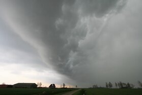 De laatste dagen van april zijn minder koud maar leveren ook flinke buien op (foto: Jannes Wiersema)