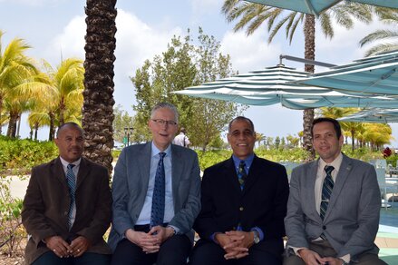 Vier directeuren: Joseph Isaac (St. Maarten), Frits Brouwer (Nederland), Albert Martis (Curaçao) en Marck Oduber (Aruba)
