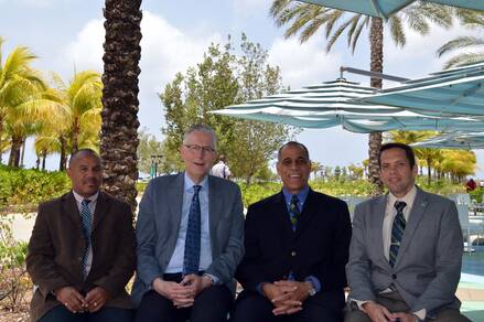 Vier directeuren: Joseph Isaac (St. Maarten), Frits Brouwer (Nederland), Albert Martis (Curaçao) en Marck Oduber (Aruba)
