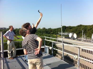 Fijnstofmeting tijdens Nationale Meetdag van iSPEX op het dak van het KNMI. Bron: KNMI