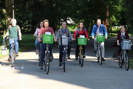 Voorop in de mand het meetinstrument