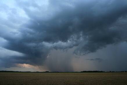 Onweer boven Groningen in augustus 2015. Foto Jannes Wiersema