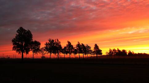 De lage zon en de bewolking zorgden voor veel mooie luchten de afgelopen maand. Foto: Jannes Wiersema