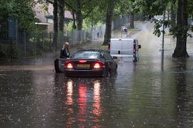De enorme hoeveelheid regen leidde op veel plaatsen tot wateroverlast  © Leo Wouters