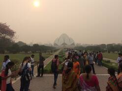Figuur 1: Lotus Tempel, New Delhi, in de smog. (Bron: Frank Selten)