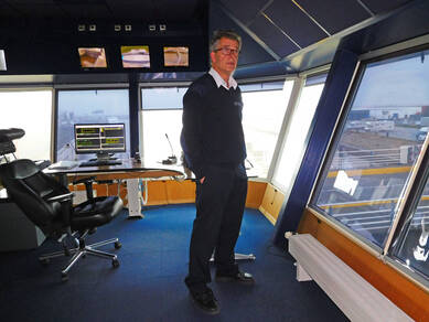 foto van sluiswachter Job Göbel bij de Tjerk Hiddessluizen in Harlingen