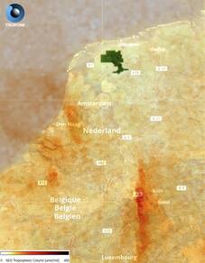 Beeld van stikstofdioxide boven Nederland op zondag 8 juli 2018