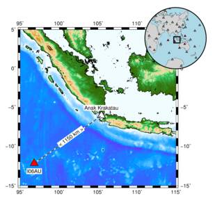 Omgeving van vulkaan Anak Krakatau met locatie van CTBTO infrageluid station I06AU (Cocos Islands) op 1150 km afstand. De locaties van CTBTO infrageluid stations die de eruptie hebben gemeten zijn met rood aangemerkt in het kaartje rechtsboven.