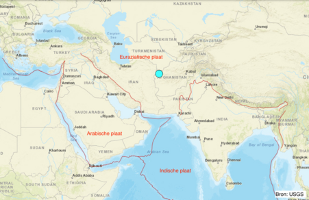 kaart van afghanistan waarop te zien is hoe de Euraziatische, de Arabische en Indische platen samenkomen.  