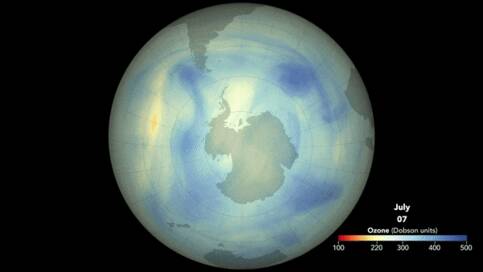 Animatie van de hoeveelheid ozon boven de zuidpool van 7 juli tot 7 oktober 2021. Hoe roder de kleur, hoe minder ozon.