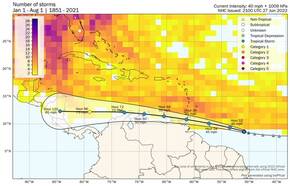 Het aantal tropische orkanen en stormen dat tussen 1851 en 2021 over het Caribisch gebied trok per 1x1 graden gebied. De geschatte koers afgelopen dinsdag van de tropische storm die vandaag over de ABC-eilanden trekt is ook ingetekend. 