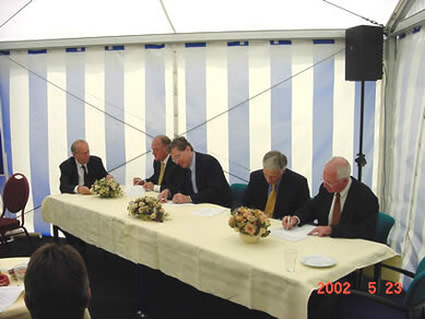 Ondertekening van de samenwerkingsovereenkomst op 23 mei 2002 in Cabauw