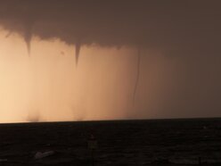 Waterhozen Kijkduin maandag 28 augustus 2006 (foto: T. van Tol)