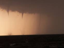 Waterhozen Kijkduin maandag 28 augustus 2006 (foto: T. van Tol)