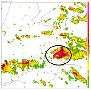 Radarbeeld De Bilt: reflectiviteit op 15.10 uur waarbij een haakvorm is te zien. Hierbinnen bevindt zich de tornado. Bron: KNMI
