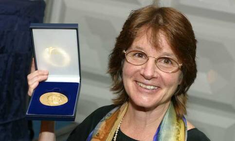 De dochter van Lorenz met de Buys ballotmedaille.