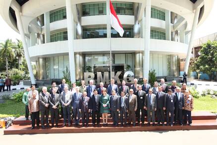 De nieuwe overeenkomst is een uitbreiding van de reeds lopende samenwerking tussen Deltares, PusAir, KNMI, BMKG (het Indonesische KNMI)