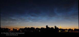 Lichtende nachtwolken boven Steenwijk in de nacht van 16 op 17 juni 2009 om 23u52 (foto: Jacob Kuiper, WPI/KNMI)