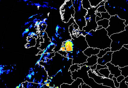 Een snel ontwikkelend onweer boven België en Nederland op 21 juli 2009 (Bron: Eumetsat)