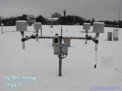 Waarneemterrein KNMI De Bilt op witte kerst 2009 (foto: Jacob Kuiper, KNMI/WPI