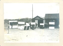Balloncommandant Cannegieter liet begin vorige eeuw bij Loosduinen en Soesterberg reusachtige vliegers op met zelfregistrerende meetinstrumenten en legde daarmee de basis voor de luchtvaartmeteorologie (foto: KNMI) 