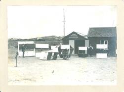 Balloncommandant Cannegieter liet begin vorige eeuw bij Loosduinen en Soesterberg reusachtige vliegers op met zelfregistrerende meetinstrumenten en legde daarmee de basis voor de luchtvaartmeteorologie (foto: KNMI) 