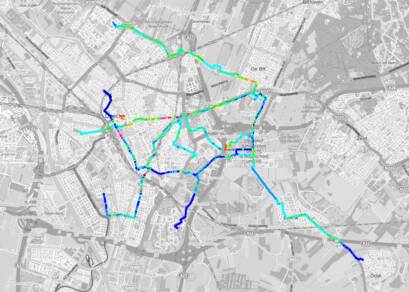 Stikstofdioxide gemeten op fietsroutes in Utrecht. De rode kleur betekent een grotere hoeveelheid NO2 in de lucht dan groen en blauw.