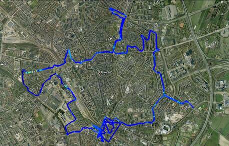Stikstofoxide gemeten tijdens de eerste etappe van de Tour de France op 4 juli 2015 in een autovrije binnenstad van Utrecht. Blauw correspondeert met lagere concentraties stikstofdioxide. Bron KNMI 