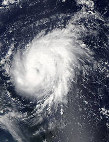 Hurricane Gonzalo boven de Antillen op Oktober 13 2014. Source: NASA. wikipedia: https://commons.wikimedia.org/wiki/File:Gonzalo_Oct_13_2014_1710Z.jpg
